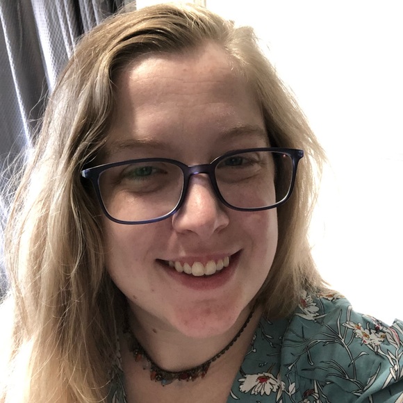 Meet your Posher, Demi - Picture 3 of 3